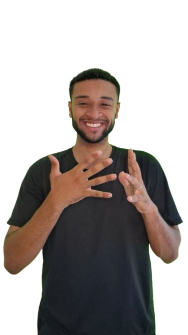 Intérprete de Libras sorridente fazendo o sinal de Libras para 'obrigado', com a mão sobre o peito